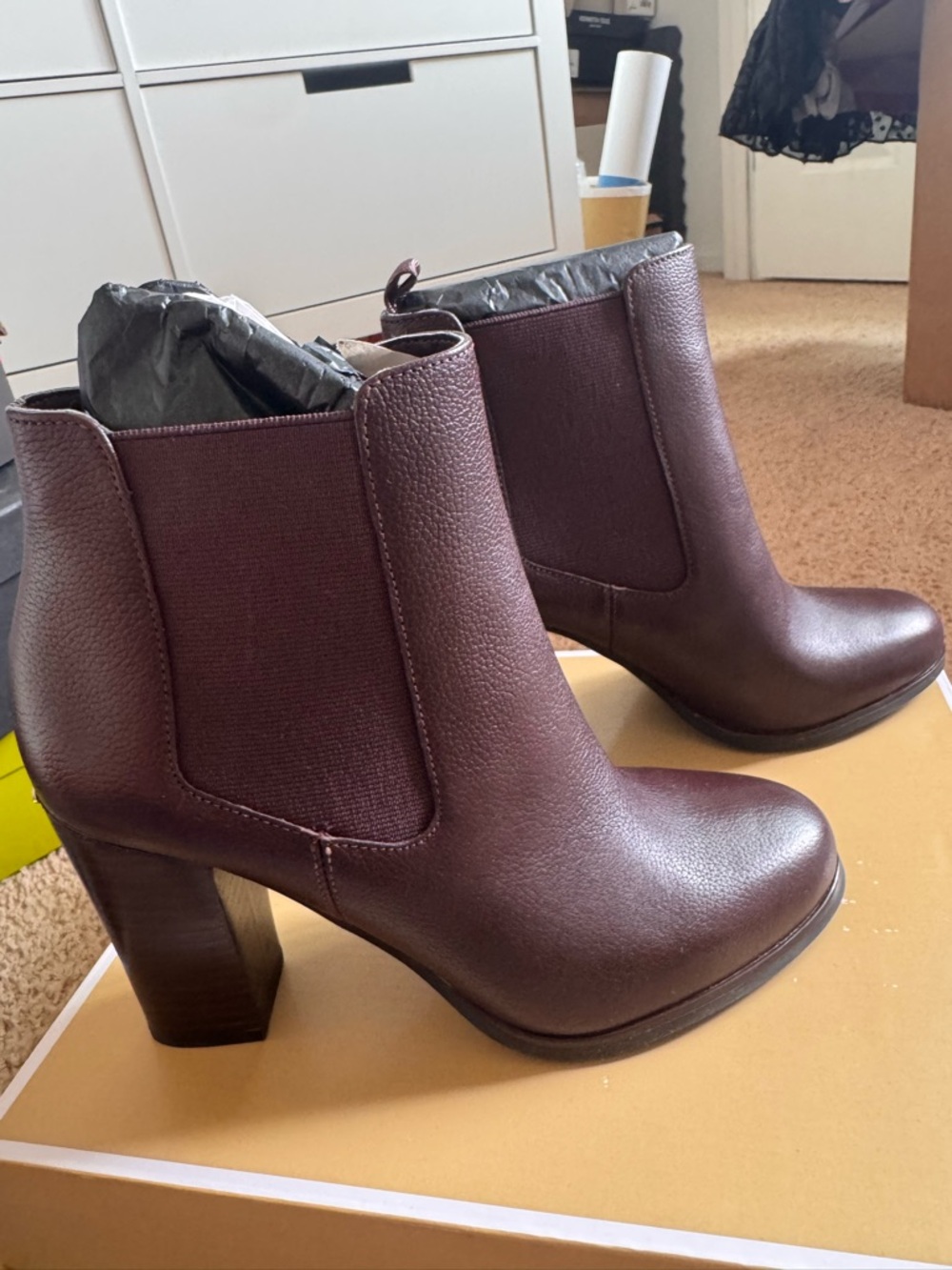 Michael Kors Barolo Leather Ankle Booties. Sold out color. - Picture 4 of 7